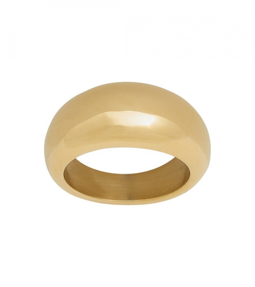Denne ringen har vi forelsket oss i! Super trendy Furo ring er en stor chunky ring i 14K forgylt stål med glatt finish. Ringen har en enkel, minimalistisk design med et litt urbant og maskulint preg. Perfekt som gave til din stilbevisste venninne. 