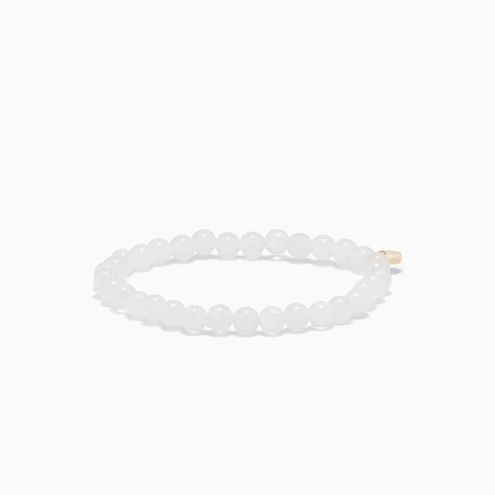 The Moonstone crystal bracelet is created with the purpose of helping you find balance, protection, and inner peace. Moonstone has a soothing effect and can assist in reducing stress and anxiety.