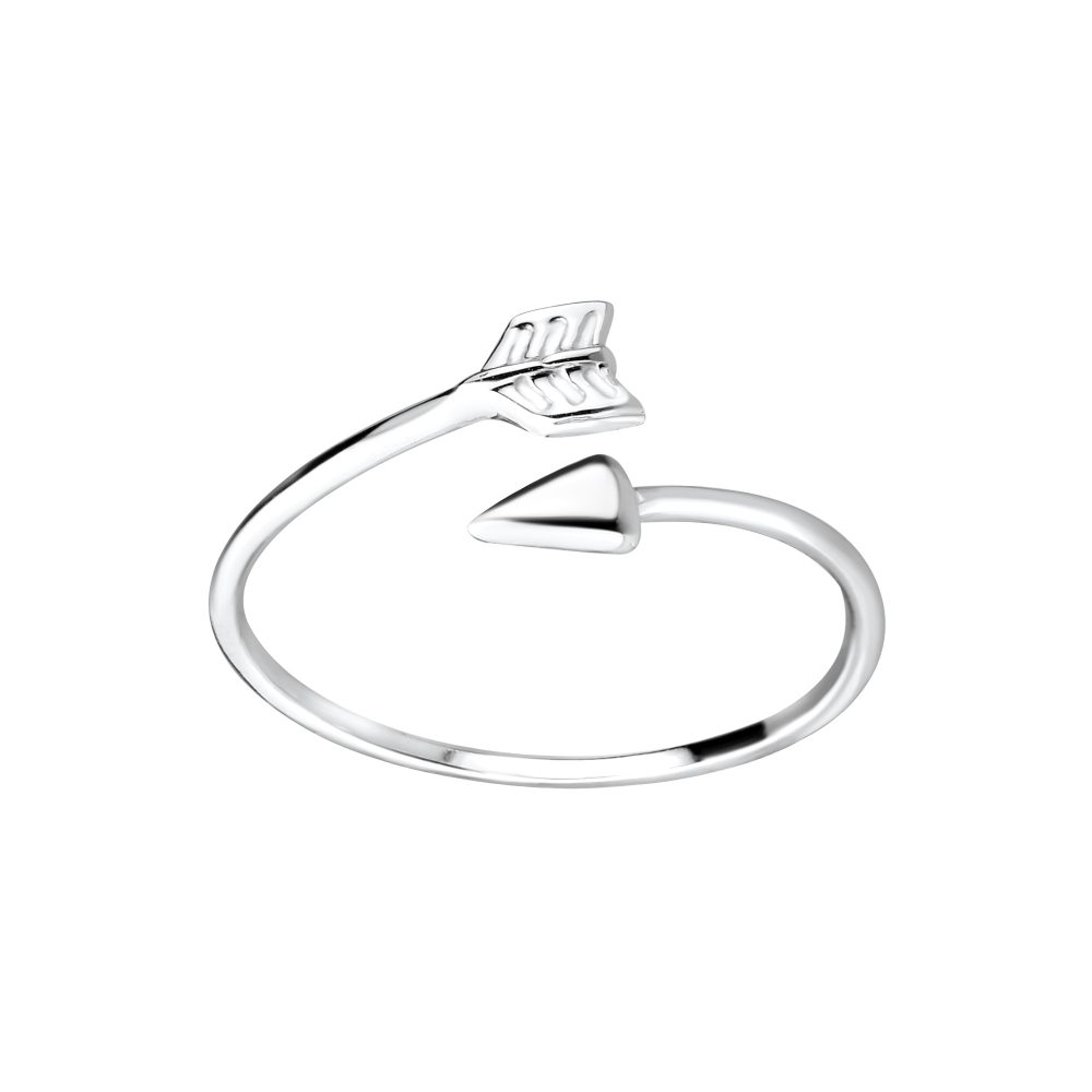 Trendy ring med pil mønster i blankpolert sterling sølv 925s. Matcher Arrow bracelet i samme kolleksjon. En enkel og minimalistisk ring perfekt for stacking. Ringen er noe justerbar.