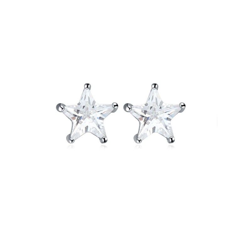 Vakre klassiske stjerne øredobber med glimrende cz krystaller fra JBX Accessories. Øredobbene er laget av nikkelfri sølvlegert metall og pyntet med blanke strass stjerner laget av fasettslipt cubic zirconia krystall.