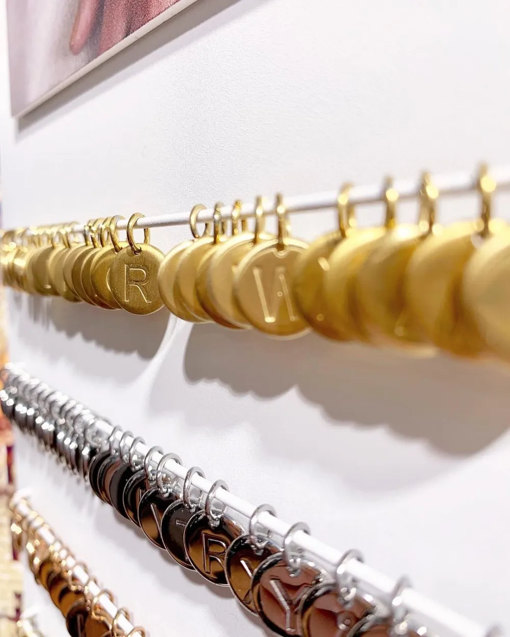 UTVALG AV MATTE GULL BOKSTAVS- OG SYMBOLANHENG FRA CHARMENTITY