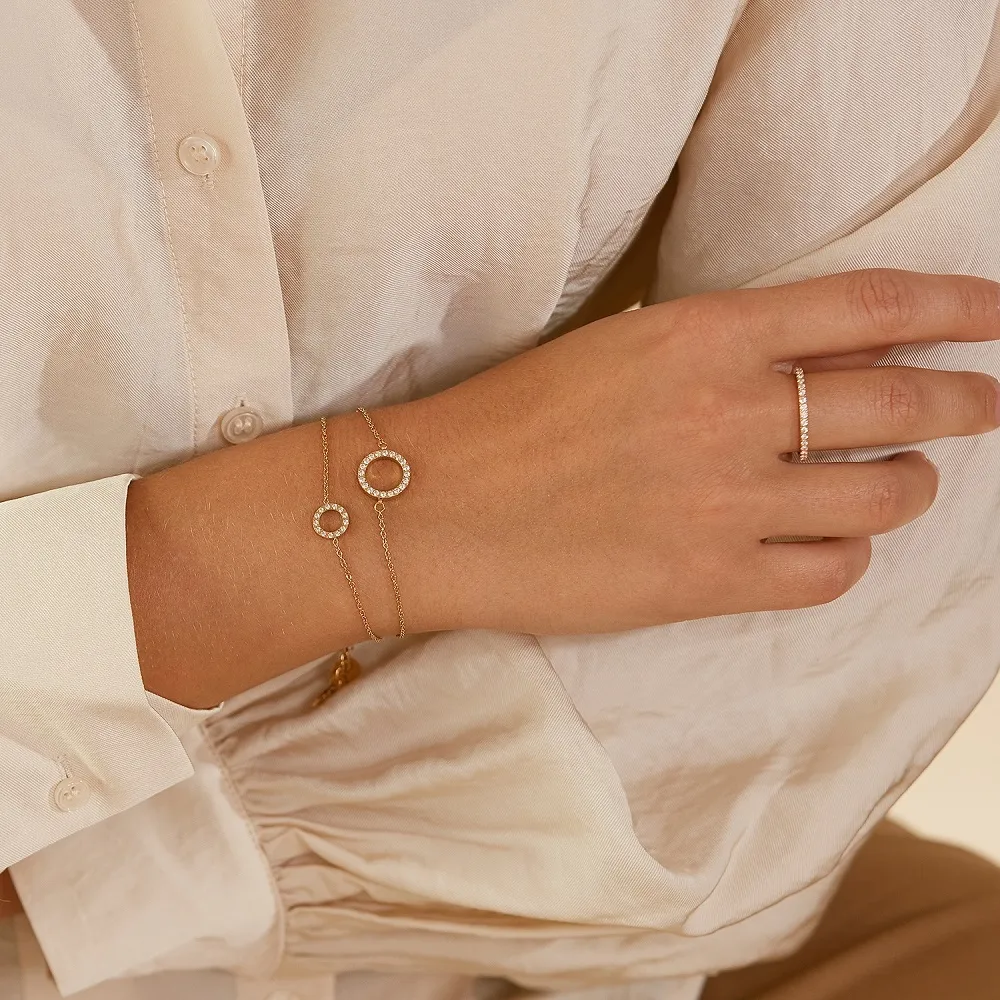 EDBLAD GLOW ARMBÅND MINI GOLD på hånden