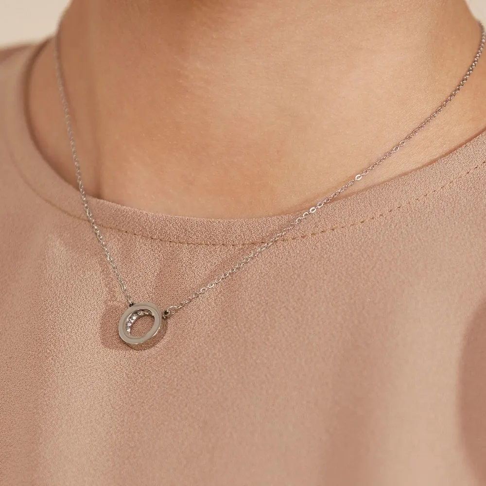 EDBLAD MONACO HALSKJEDE GULL båret på halsen