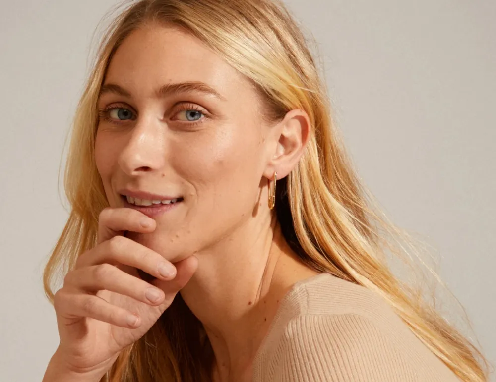 PILGRIM PACE EARRINGS GOLDPLATED PÅ ØRE