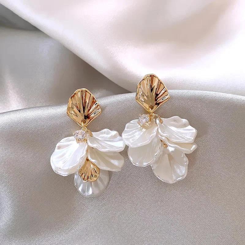 AVI Jewels Petal earrings gold