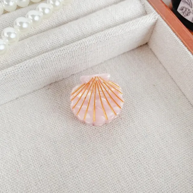 AVI Accessories Petite Mermaid hairclip nude pink