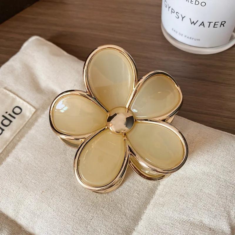 AVI Accessories Flora hair clip nude