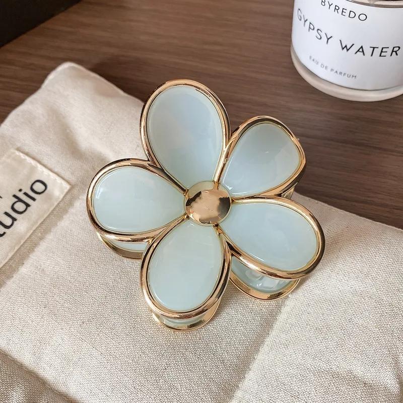 AVI Accessories Flora hair clip light blue