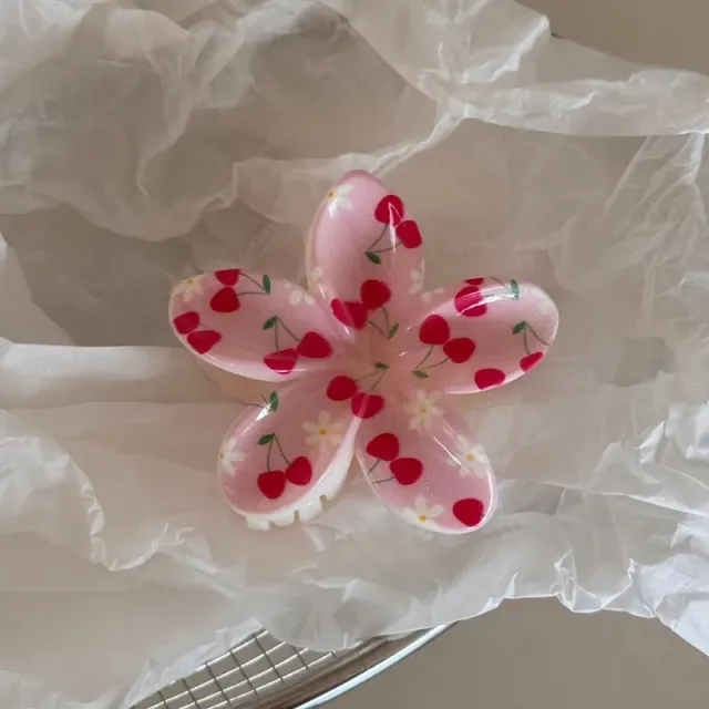 AVI Accessories Cherry hairclip