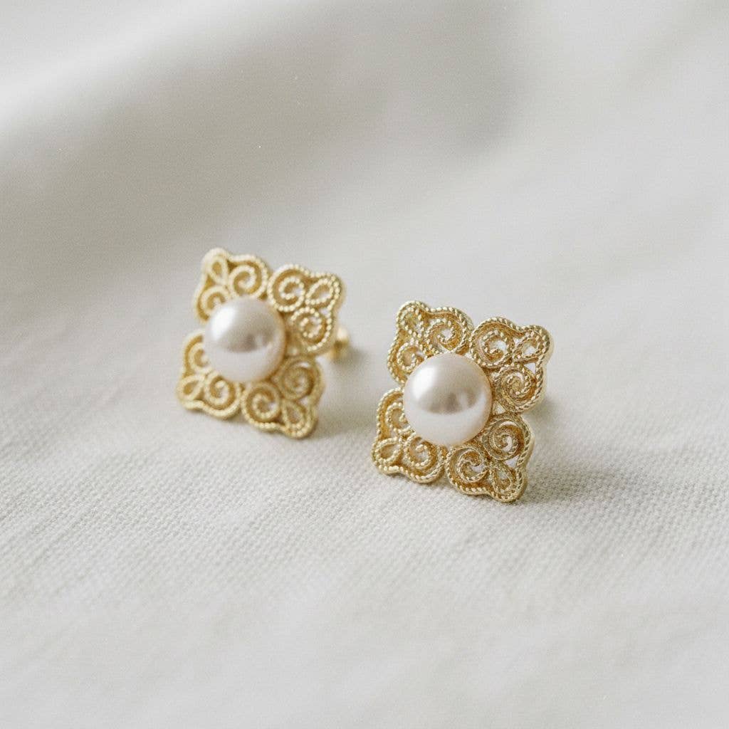 AVI Jewels Cloud Pearl Stud Earrings
