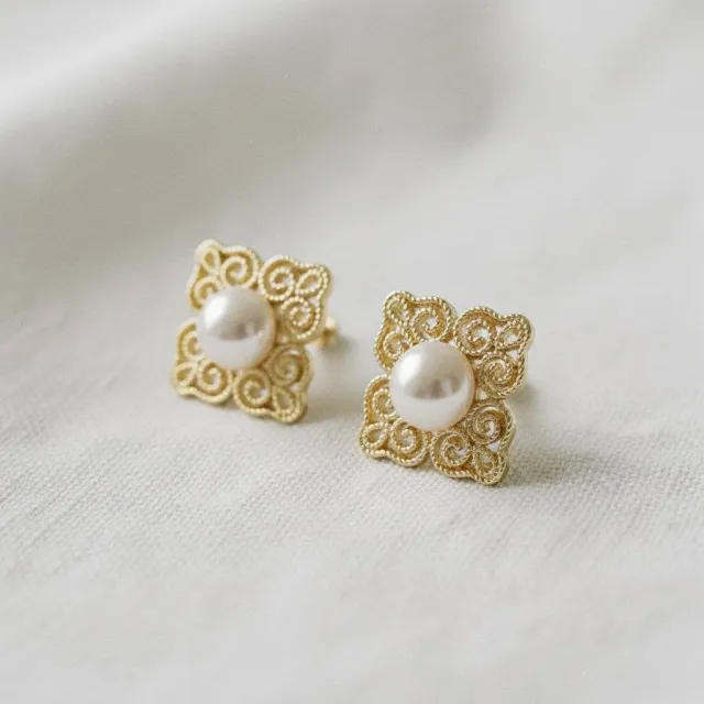 AVI Jewels Cloud Pearl Stud Earrings