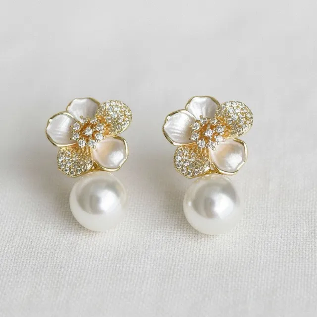 AVI Jewels Saga earrings