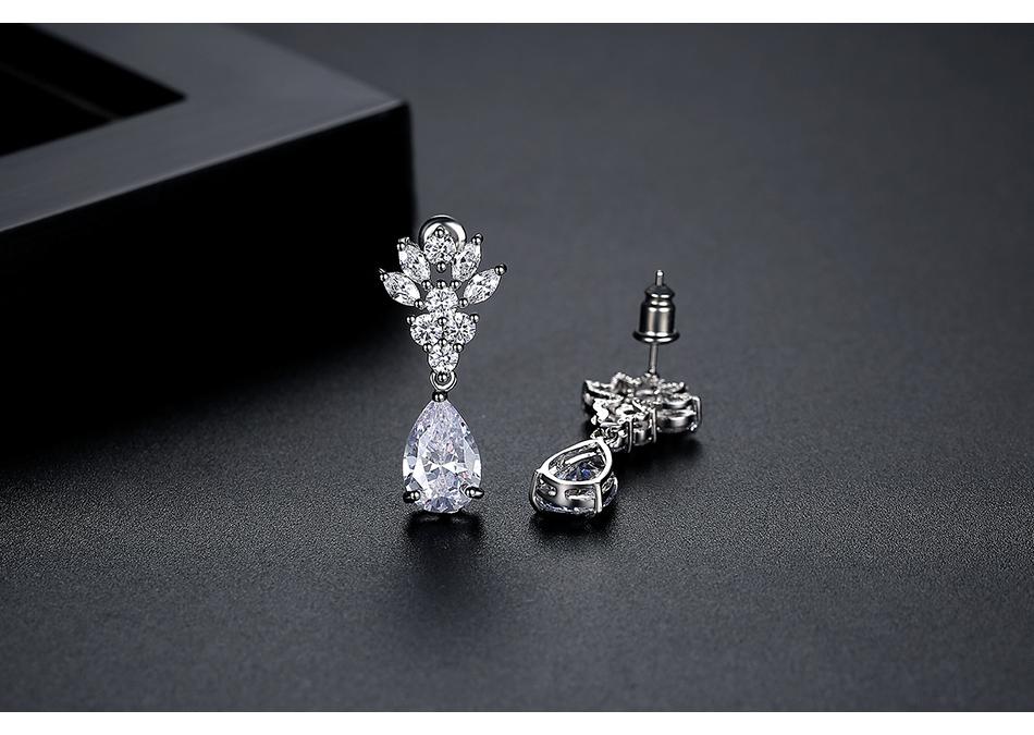 NÆRBILD AV JBX CRYSTAL ROMANCE EARRINGS