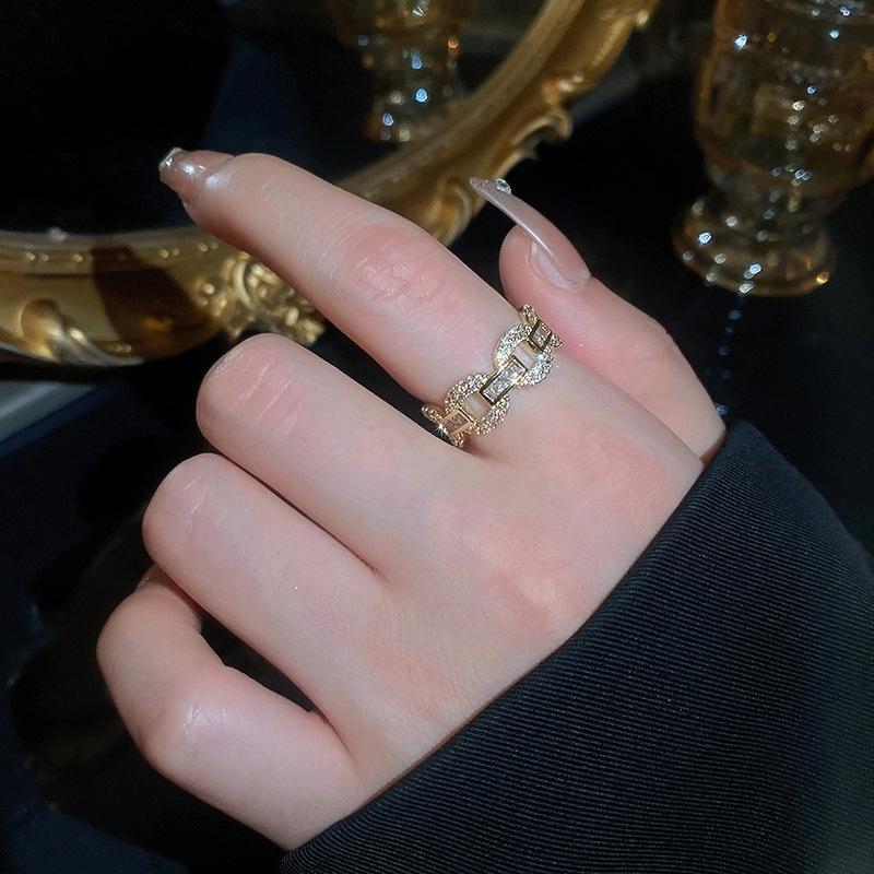 AVI Jewels Leona ring gold 