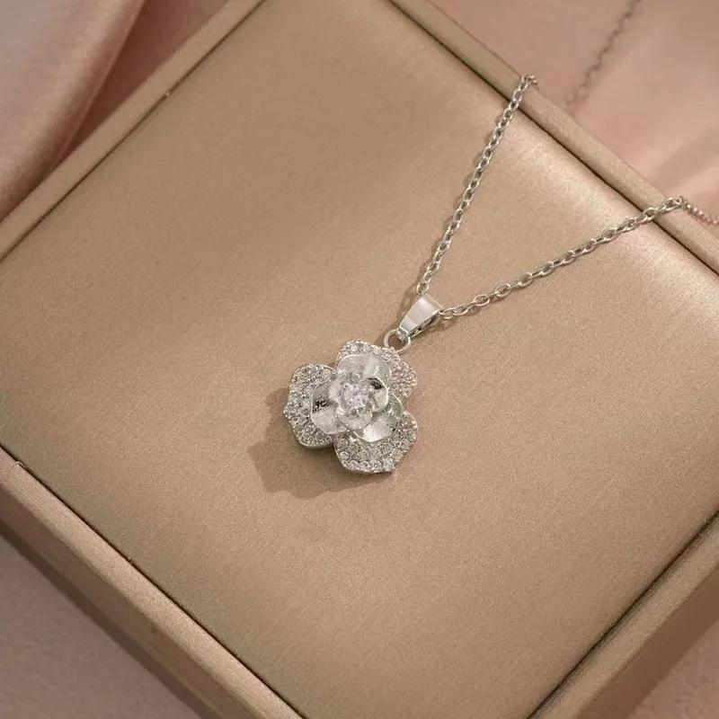 AVI Jewels Rose necklace silver